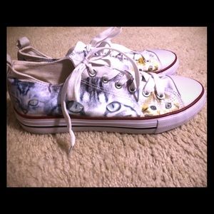 Hot Topic brand Woman’s Cat Canvas Shoe-size 9-11